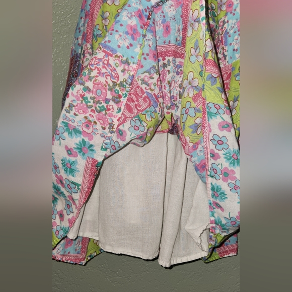 Adjustable strap floral patterned nightgown -Used - Picture 3 of 6